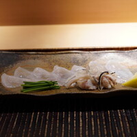 豊後もん 江とう - ◆ふぐ刺し
                てっさ、てっぴ、とうとうみ
                ４kgの河豚に合わせるのは佐伯の塩。