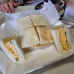 喫茶＆軽食 ラック - 玉子トースト(両側は玉子サンド)