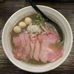 魚々麺 園 - 肉増し純煮干しそば麺大盛り、うずらの炙り味玉トッピング