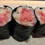 すしやのたい悟 - 青森大間の本鮪剥き身のエシャトロ巻き