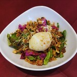 ミモザ - 温泉卵のいろいろサラダ　夫が頼んだ前菜　味見させてもらったらめちゃくちゃ美味しかった！