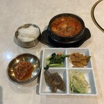 李さんの台所 - スンドウブ定食