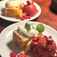 カルネジーオ イースト - 