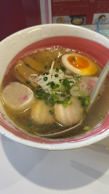 これぞ函館塩No.1塩ラーメン！函館駅すぐ「炎陣」透明スープはコクがあってシンプルに激ウマ : ハコダテ ヌードルズ 炎陣の写真