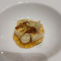 レスプリ ドゥ クゥー ドゥ フランス - 里芋の箸休め。凝ってます。里芋のムース状のものとミルフィーユ状のものとチップすです。