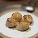 なぎさのハンバーガー - 北海道産　生帆立貝の薪火焼き