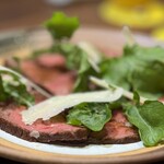 なぎさのハンバーガー - 黒毛和牛薪火焼き　冷製カルパッチョ仕立て