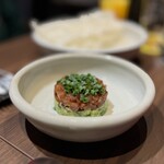 なぎさのハンバーガー - 鮪のタルタル　燻製醤油ドレッシング