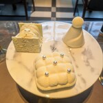 District Brasserie, Bar, Lounge - ホワイトチョコレート＆ストロベリーピロー/バニラ＆グリーンティーログ/レアチーズケーキ スパイラル