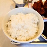 伯爵の肉団子 - 割と多めのご飯。お代わり無料。