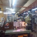 新潟本町 鈴木鮮魚 - 4脚テーブルはあるが席No.6まで〜理由は行くと判る。