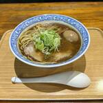 古武士 - ラーメンの季節到来！パンチの効いた魚介豚骨スープにコシのある中細麺との相性はバッチリ！