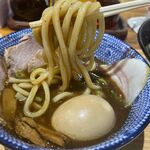 古武士 - どろり、魚介豚骨濃厚スープに特注中太麺が良くからむ！