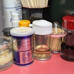 麺 えどや - スープに合う細かくひかれた白胡椒。