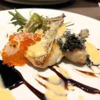 キャトルラパン - Poissons　鯛と帆立のソテー いくらとキャビア添え 白ワインソースとバルサミコ　※甲殻類NG代替料理