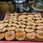 味暦あんべ - こうやって1日に3000匹をほぐすとのこと