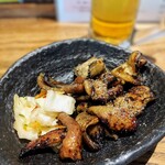 炭や吟蔵 - とろ皮籠焼き(￥530)と生ビール(￥200)