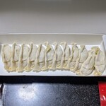 餃子の王将 - にんにく入りの餃子。２人前半額クーポンって生姜餃子だけにしか使えんと思ってた