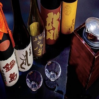 旬の料理とペアリングを楽しめる日本酒を取り揃えております。