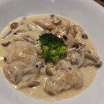 キッチン ブルー グローブ - 反対側から、クリームソースがタップリ