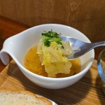 キッチン ブルー グローブ - 具沢山な白菜スープ