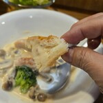 キッチン ブルー グローブ - そしてパン