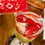 おきな堂 - 【ドリンク】イチゴのスパークリングワイン。ノンアルコールも有り。