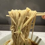 Ramen KURUMU - 肉醤油わんたん麺（黒）＋味玉