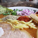 自家製麺 ら～めん かり屋 - 怪しい粉♪