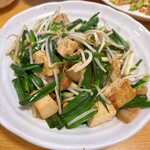 紀乃川 - ニンニク葉と島豆腐の炒め物