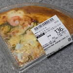 オーケー - 料理写真:...「カットピザ スモークチーズ入りシーフード（136円）」、オーケー＝お弁当が異常に安い☆彡