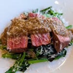 ベジバル チバットリア - 厚切りの牛ステーキ♡下にはほうれん草のソテーとマッシュポテト✨