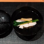 御料理 まつ山 - マグロ出汁　ゴマ豆腐　ヒラスズキ