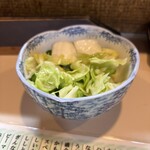 鳥かん - お通し　キャベツの浅漬け