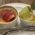 ヴィラージュ - クレームブリュレ、フルーツとバニラアイスがついてます