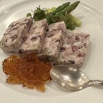 ヴィラージュ - 香りが食欲をそそられる、自家製スモークと栗のテリーヌ