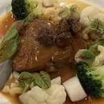 ヴィラージュ - ほろほろの食感、仔牛のタンシチュー