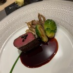 レストラン ラフィナージュ - 北海道大雪山より　エゾジカのロースト　ポワヴラードソース