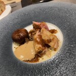 レストラン ラフィナージュ - ウズラのローストとレンズ豆　マッシュルームのムース