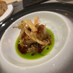 277088854 - フォアグラのソテーとゴボウのコンビネーション
