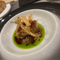レストラン ラフィナージュ - フォアグラのソテーとゴボウのコンビネーション