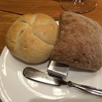 母屋　虎幻庭 -  ライ麦パンと全粒粉のカイザーロール