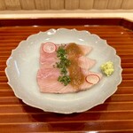 日本料理 かしづき - 氷見の寒鰤　藁焼き　岩津葱と醤油