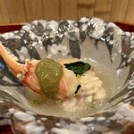 日本料理 かしづき - 出汁で火入れした蟹爪　海老芋　鱈の焼き白子　蕪の餡