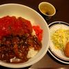 Hamac de Paradis Latte - 料理写真:MAN腹DON (ライスの量2倍) ミンチカツ トマトソース&カレー (550円)