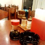 四季 - 四季　テーブルの上の調味料