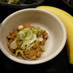 Sashimi Washoku Asahiya - 納豆とバナナ