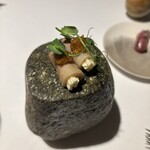 ラ・ヴァガボンド - 蒸したマコマタケのノシシロース巻き、あけ辛しのソース