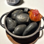 イベリコ豚、モンドールチーズ、あおりイカのフリット、フィンガーライム