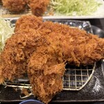 とんかつ多酒多彩 地蔵 - ロースカツ130gと、広島 江田島産の大粒牡蠣フライ‼️